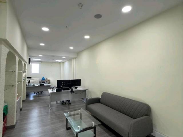 Local comercial en Alquiler en Avenida Primero de Mayo, 1 en Peñacastillo - Nueva Montaña