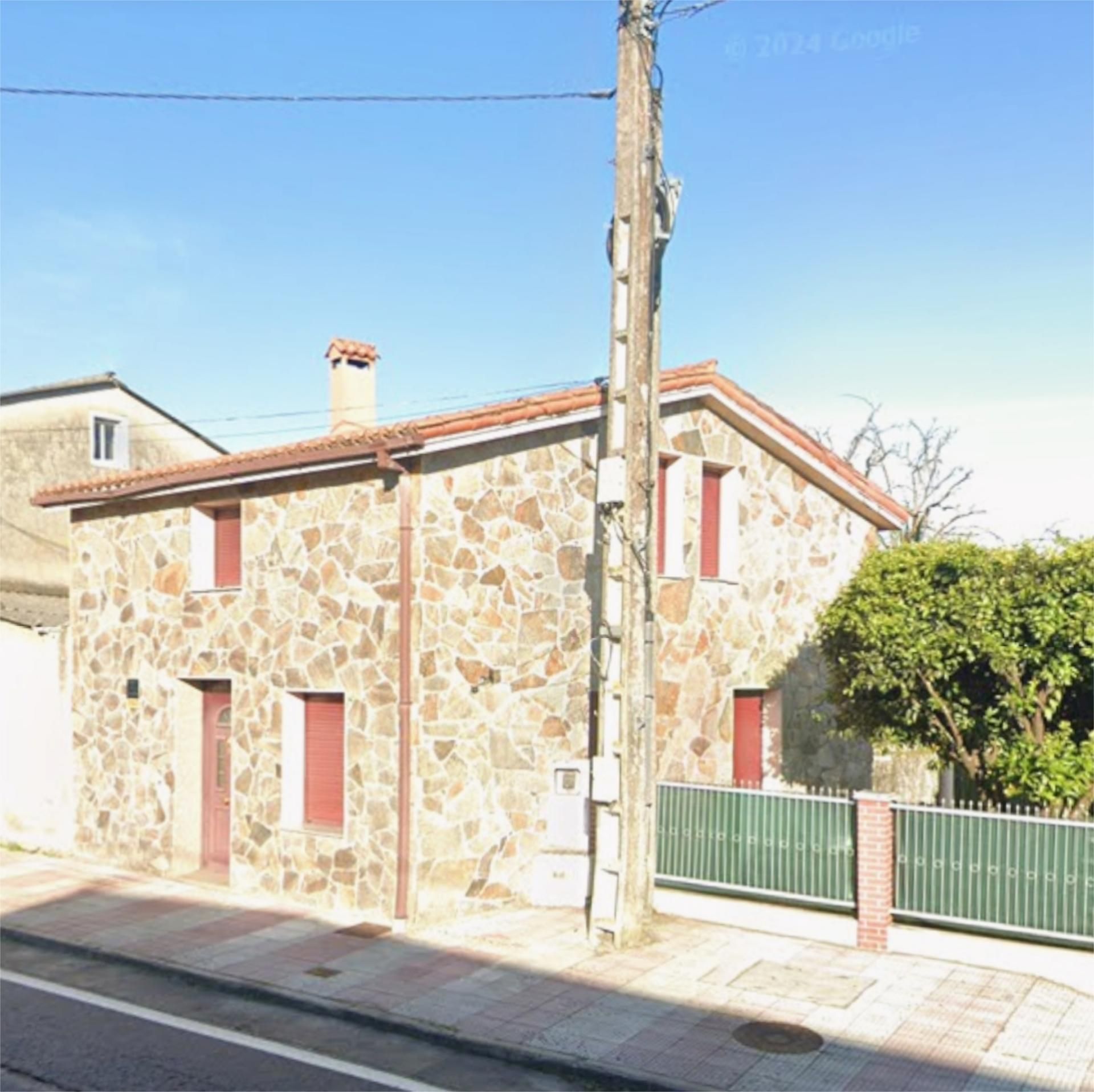 Vista exterior de Casa o xalet en venda en Bergondo amb Calefacció, Jardí privat i Terrassa