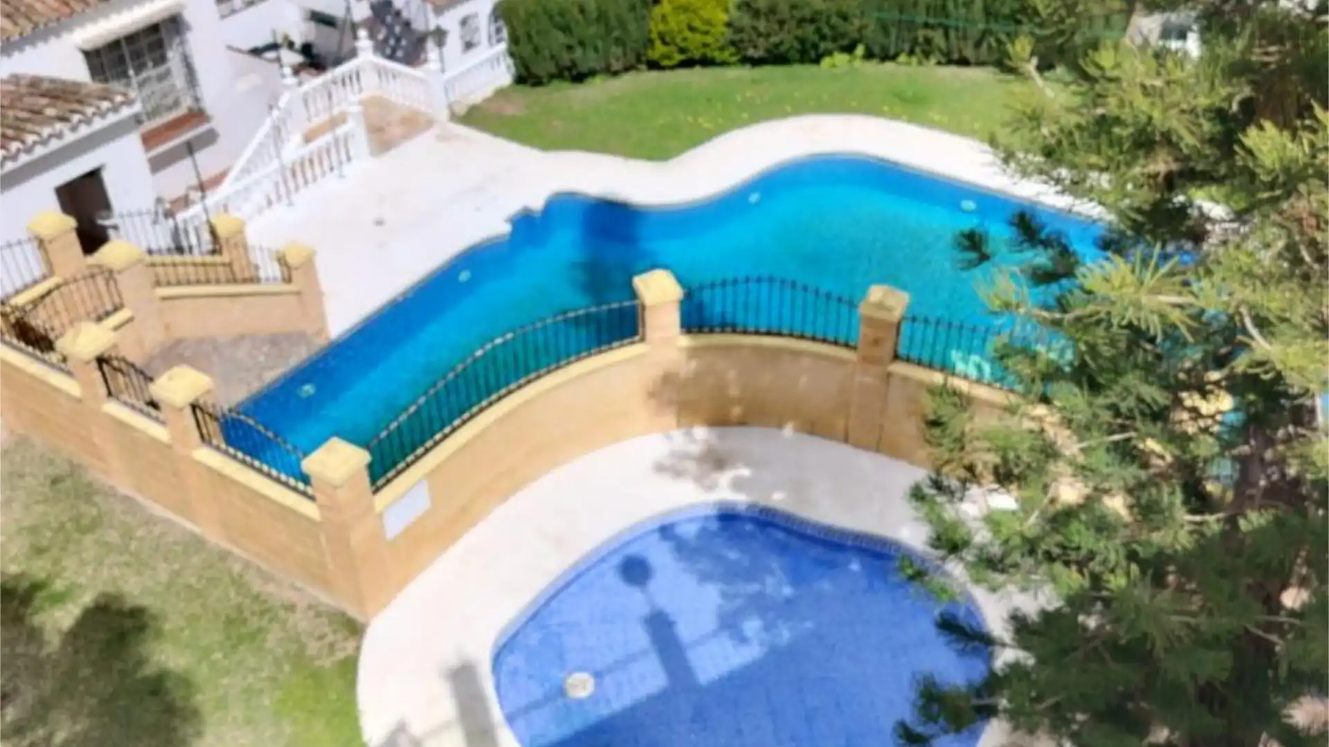 Piscina de Piso en venta en Benalmádena con Aire acondicionado, Calefacción y Piscina