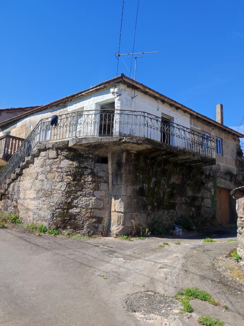 Vista exterior de Casa adosada en venda en Vilardevós amb Terrassa i Balcó