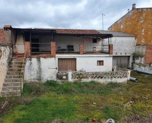 Vista exterior de Casa o xalet en venda en Villanueva del Duque amb Jardí privat
