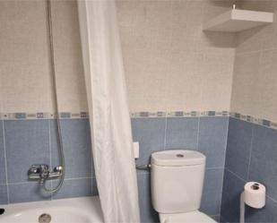 Bathroom of Flat to rent in Palma del Río  with Air Conditioner and Heating