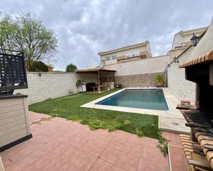 Piscina de Casa adosada en venda en Cubas de la Sagra amb Aire condicionat i Piscina