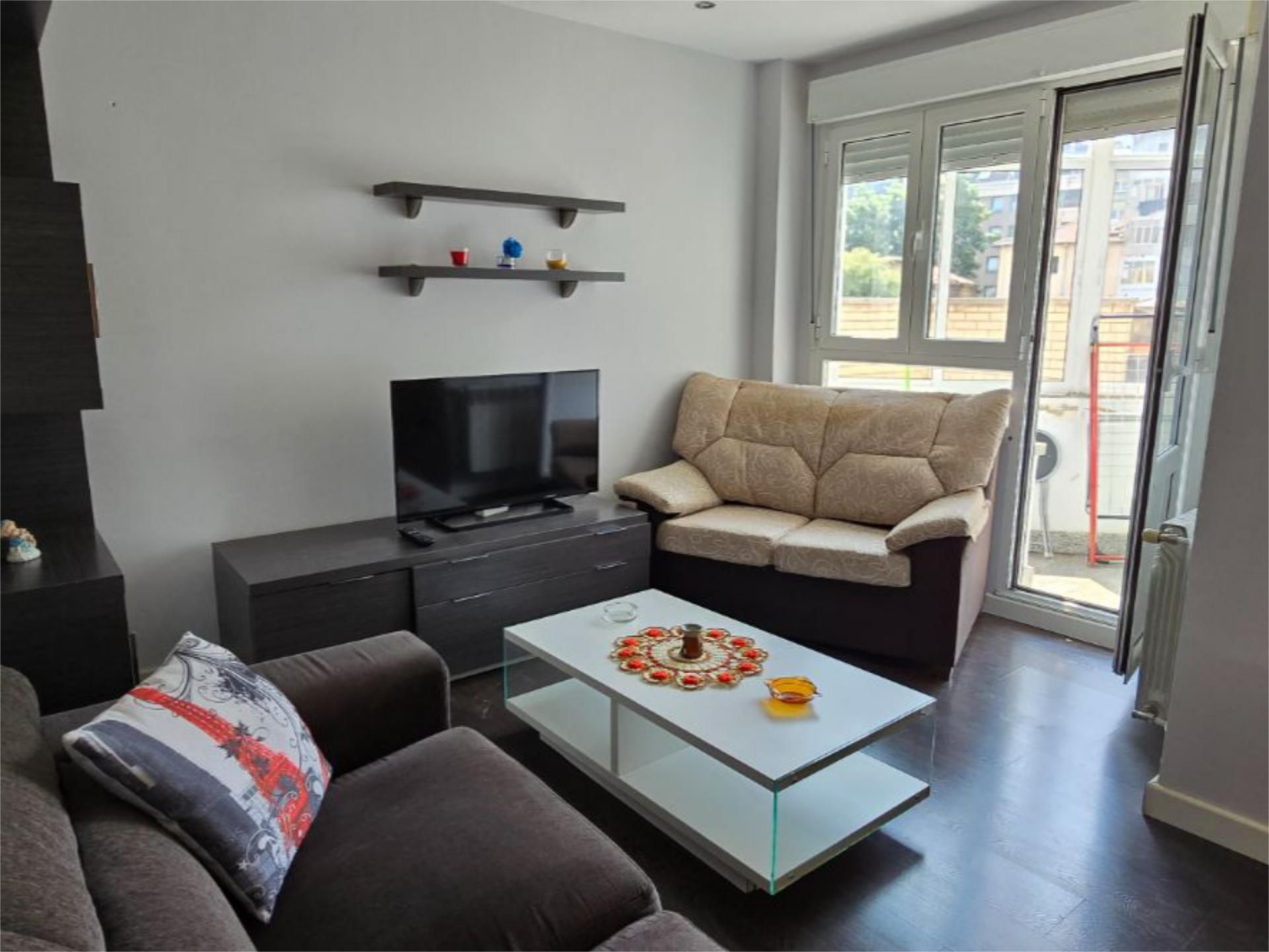 Living room of Flat for sale in Oviedo   with Heating, Parquet flooring and Terrace