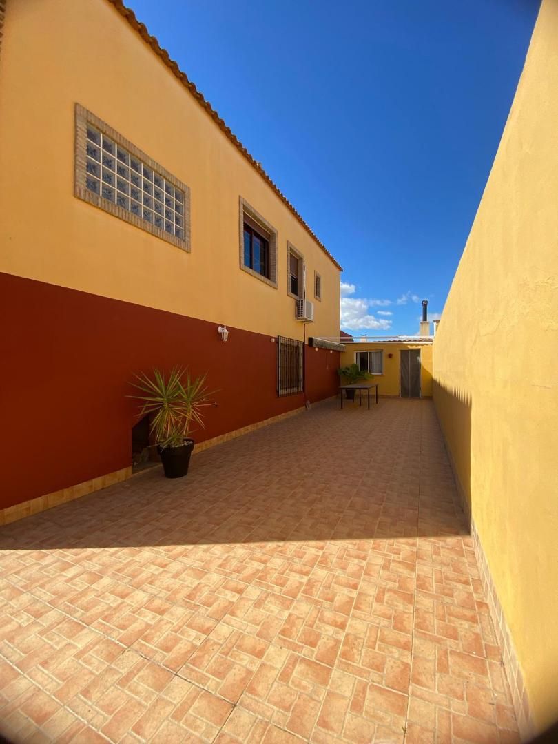 Vista exterior de Casa o xalet en venda en Benferri amb Terrassa i Piscina