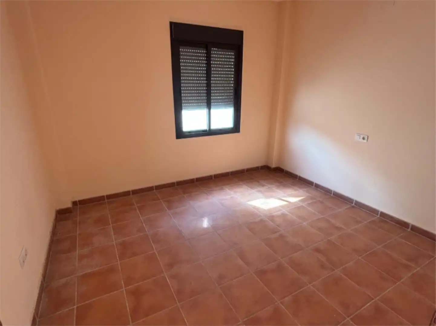 Casa adosada en venda a Calle Miguel de Unamuno, 13, San Bartolomé de la Torre Dormitori de Casa adosada en venda en San Bartolomé de la Torre amb Terrassa