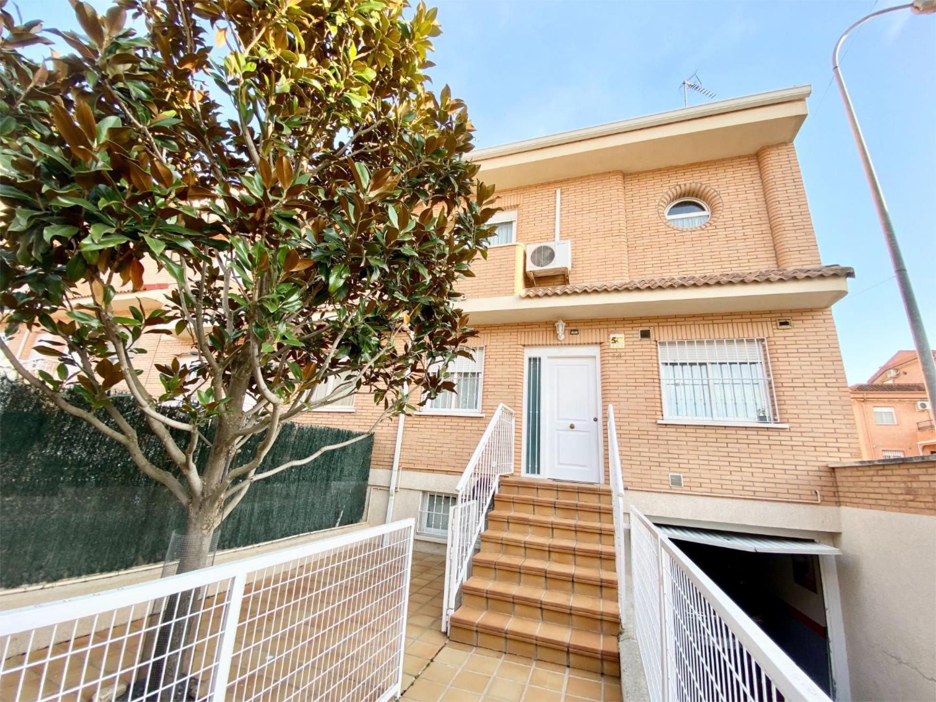 Exterior view of House or chalet for sale in Paracuellos de Jarama  with Air Conditioner and Terrace