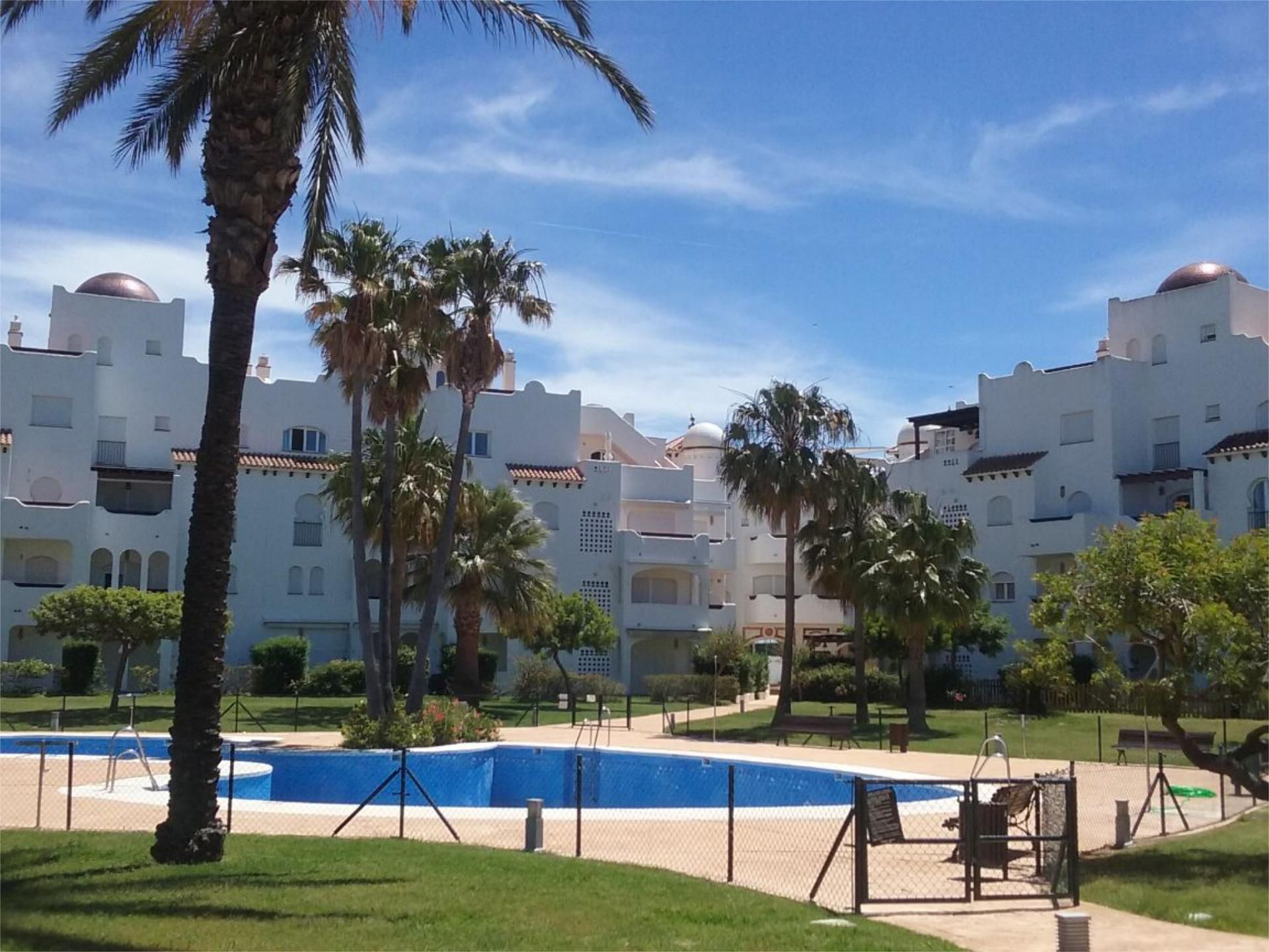 Vista exterior de Apartament en venda en Rota amb Aire condicionat, Terrassa i Piscina