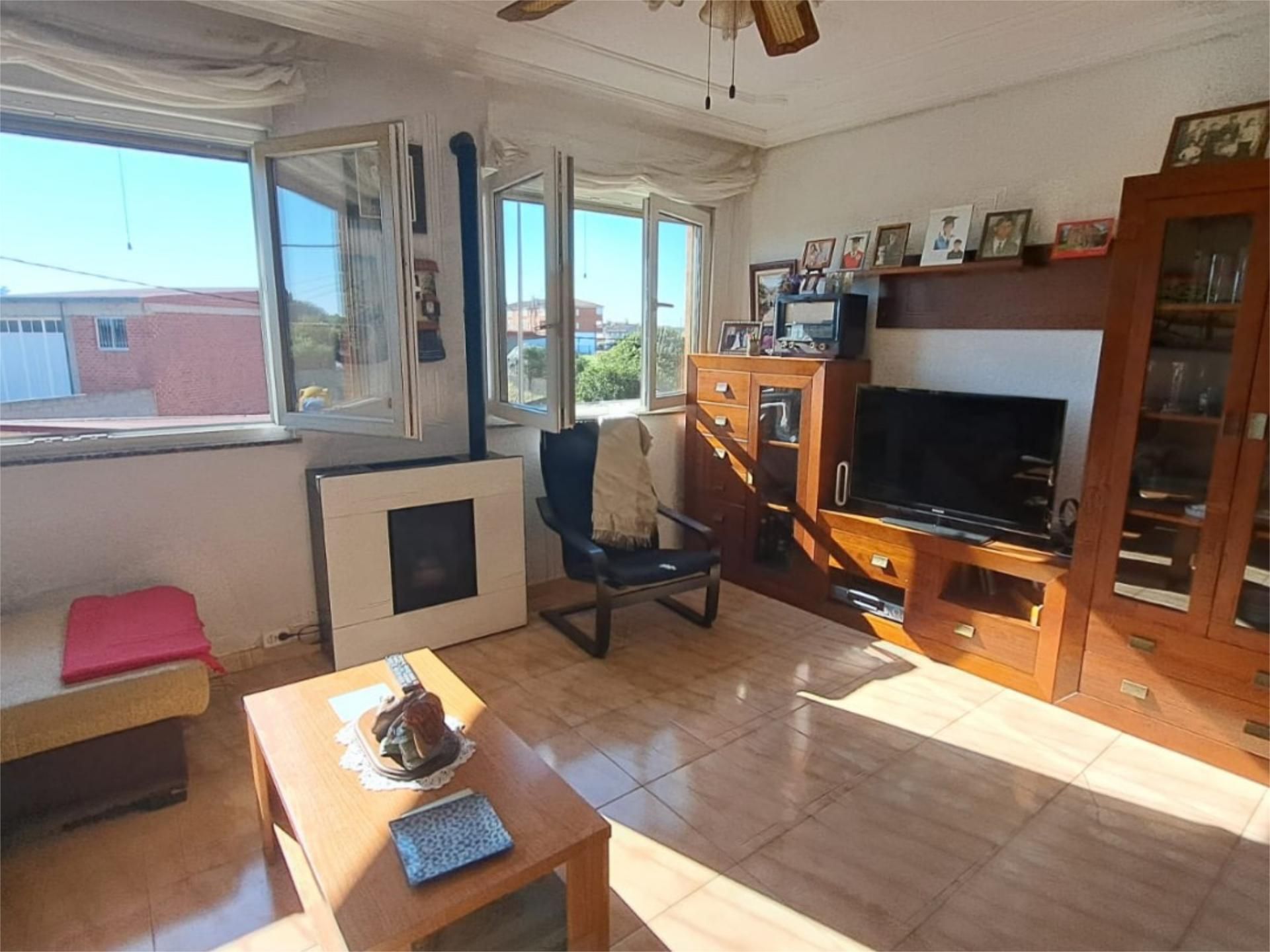 Wohnzimmer von Wohnung zum verkauf in Santa Marina del Rey mit Heizung und Möbliert