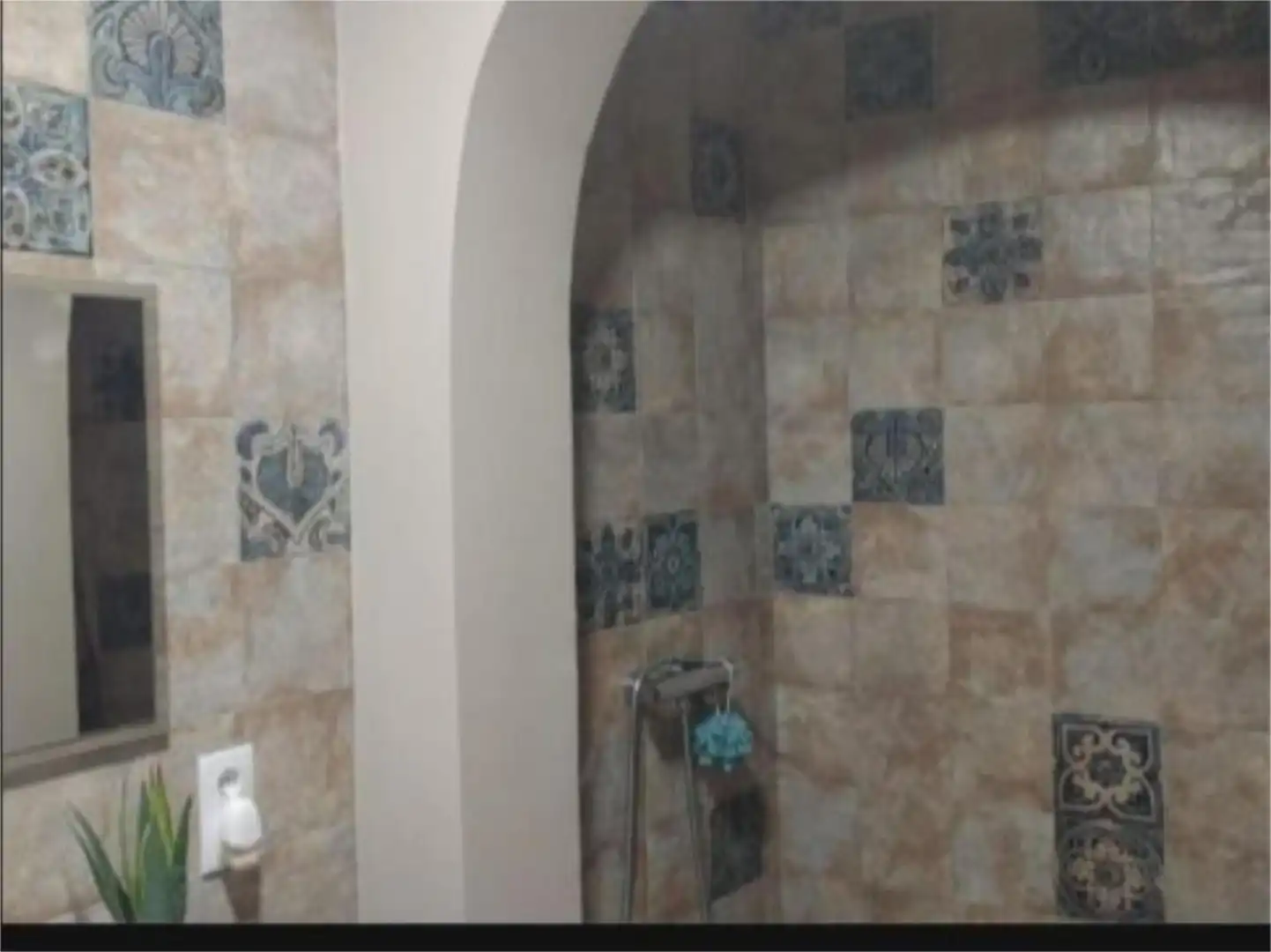 Baño de Casa adosada en venta en Mairena del Alcor con Aire acondicionado, Calefacción y Terraza