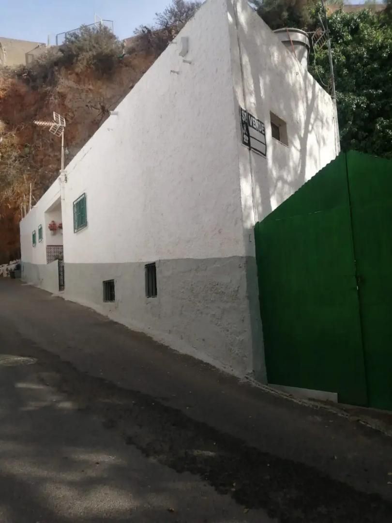 Vista exterior de Planta baixa en venda en  Almería Capital amb Calefacció, Jardí privat i Terrassa