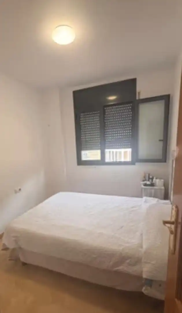 Habitació a Avenida de Baunatal, 15, Santa Bárbara - La Zaporra Dormitori de Pis per a compartir en San Sebastián de los Reyes amb Aire condicionat, Calefacció i Parquet