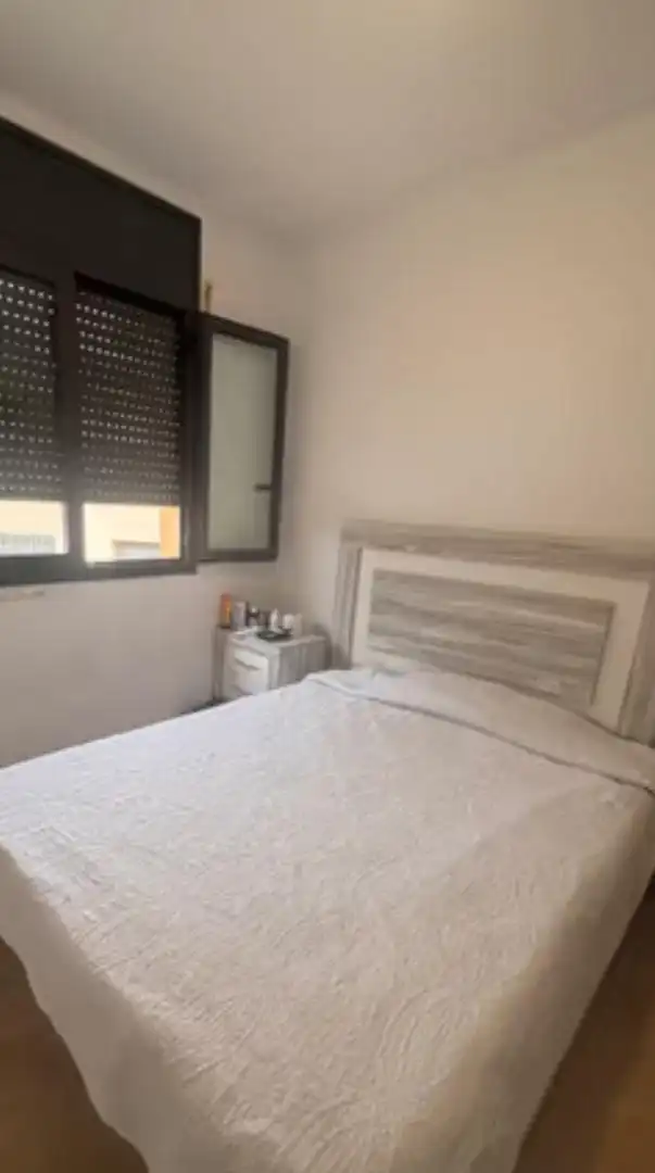 Habitació a Avenida de Baunatal, 15, Santa Bárbara - La Zaporra Dormitori de Pis per a compartir en San Sebastián de los Reyes amb Aire condicionat, Calefacció i Parquet