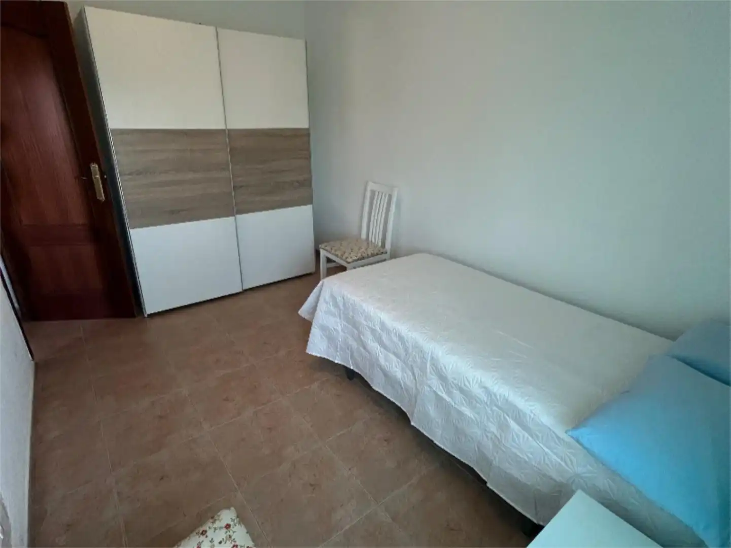 Room in Calle del Río Guadalén, 3, Linarejos Bedroom of Flat for share in Linares with Air Conditioner, Terrace and Furnished