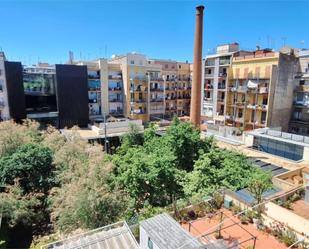 Exterior view of Flat for sale in  Barcelona Capital  with Balcony