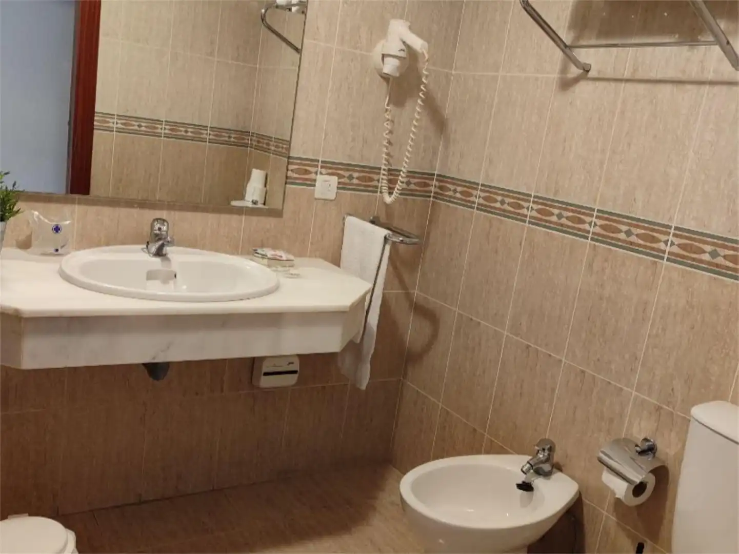 Baño de Local de alquiler en Saldaña con Aire acondicionado, Calefacción y Amueblado