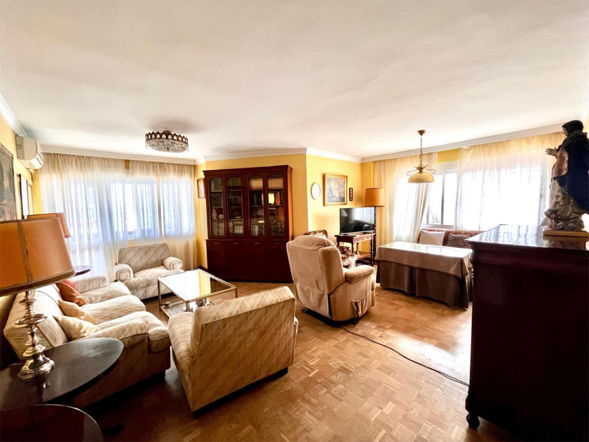 Living room of Flat for sale in San Fernando  with Air Conditioner, Heating and Parquet flooring