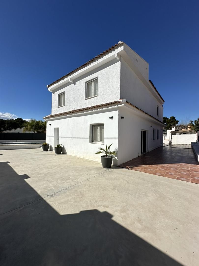 Exterior view of Flat for sale in Paterna  with Air Conditioner, Heating and Private garden