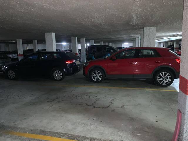 Garaje en Alquiler en Calle Juan Sebastian Elcano, 17 en Radazul