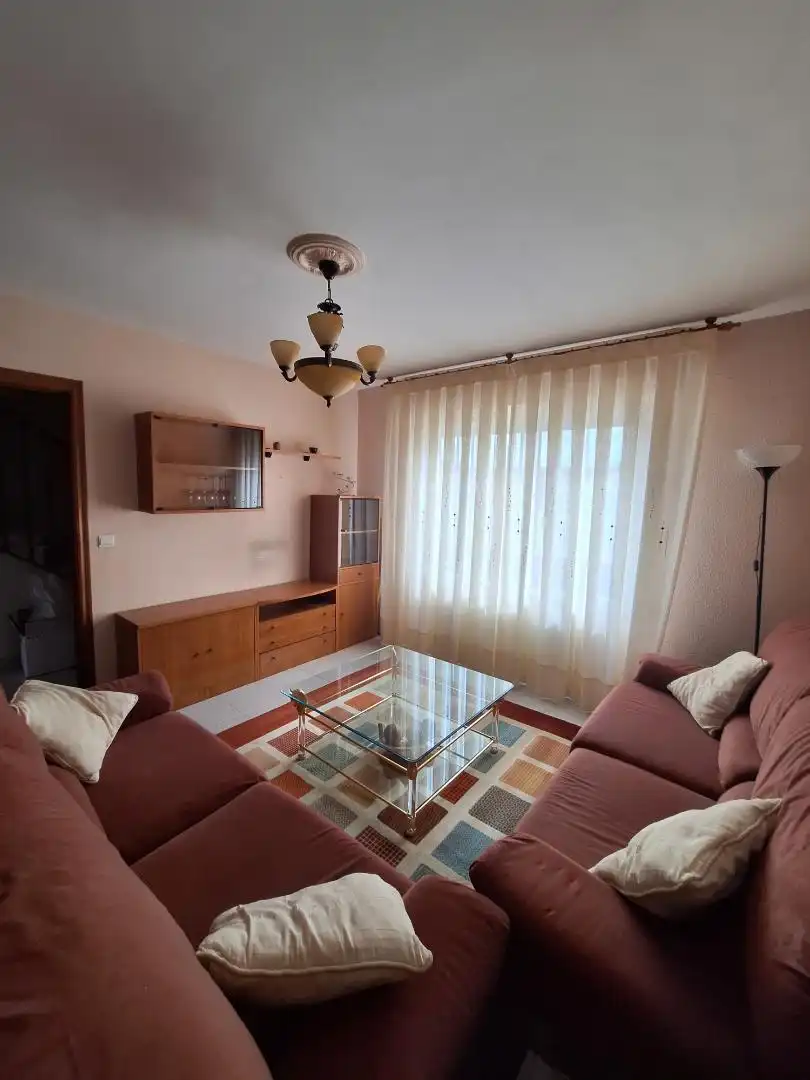 Wohnzimmer von Einfamilien-Reihenhaus zum Verkauf in Villoldo mit Heizung