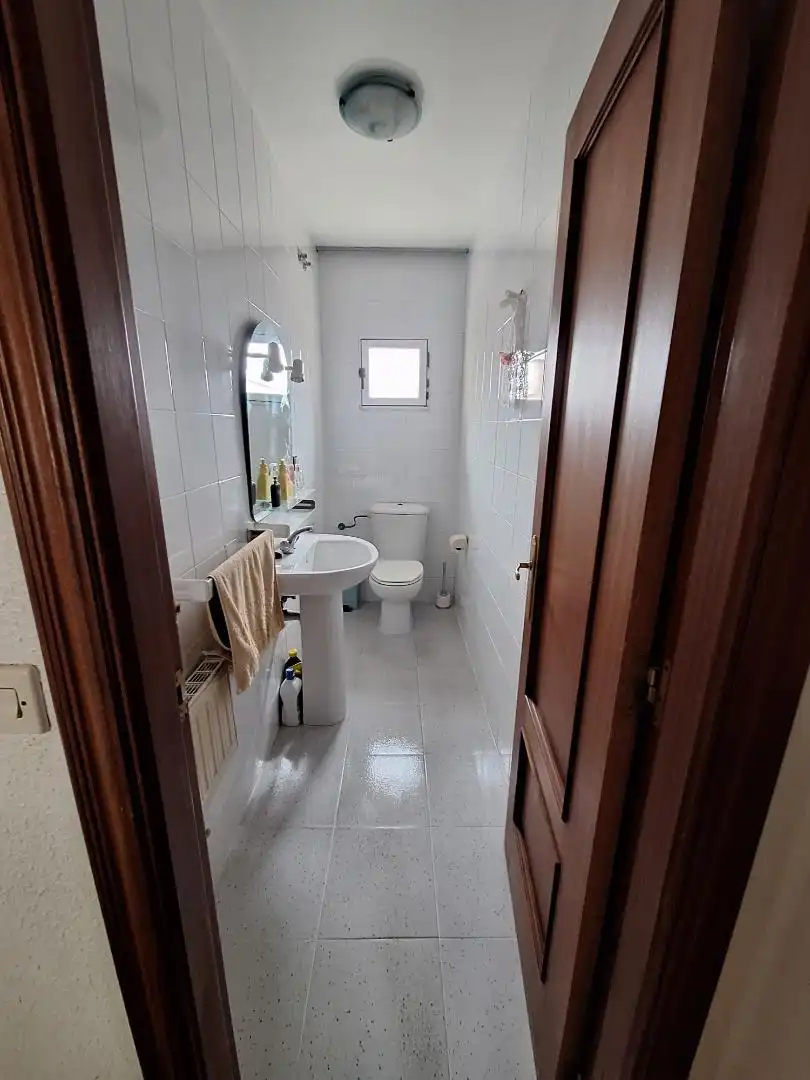Badezimmer von Einfamilien-Reihenhaus zum Verkauf in Villoldo mit Heizung