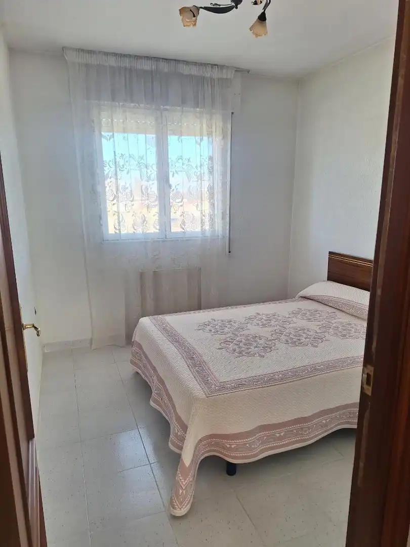 Schlafzimmer von Einfamilien-Reihenhaus zum Verkauf in Villoldo mit Heizung