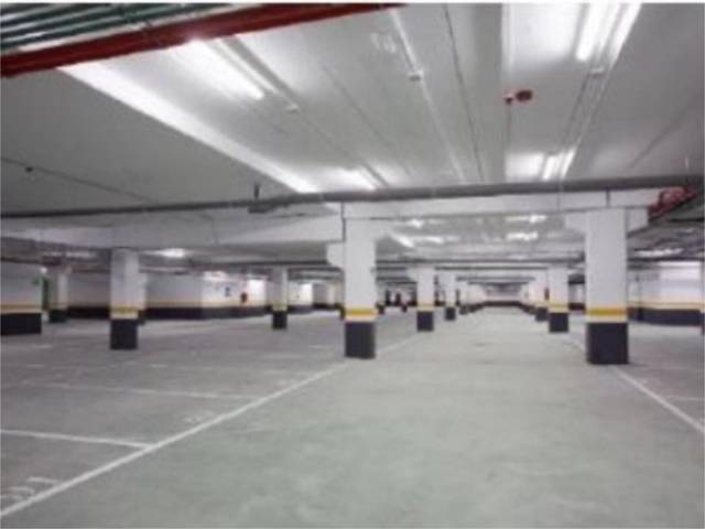 Garaje en Alquiler en Calle de Campezo, 14 en Rejas