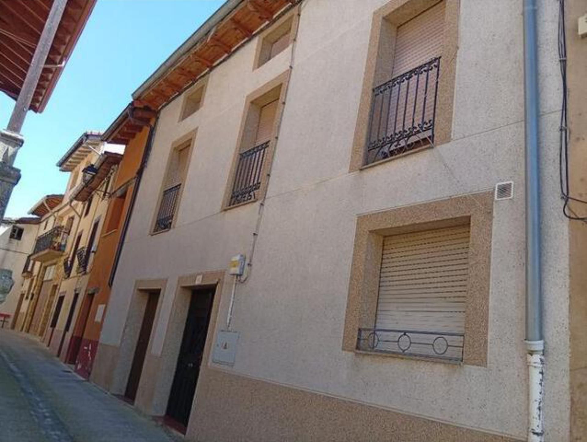 Vista exterior de Casa o xalet en venda en Genevilla amb Terrassa i Moblat