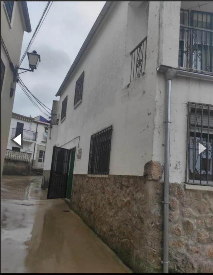Vista exterior de Casa adosada en venda en Oliva de Plasencia amb Balcó