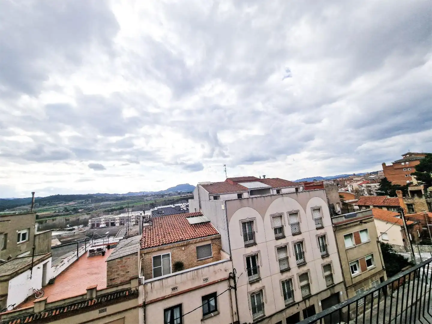 Maisonette zum Verkauf in Avinguda de Vilanova, 29, Llevant Außenansicht von Maisonette zum Verkauf in Igualada mit Klimaanlage, Terrasse und Balkon