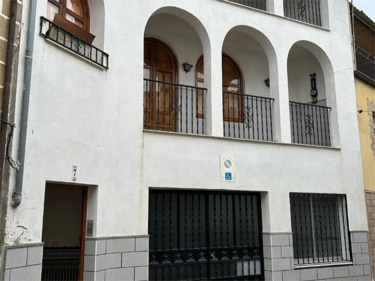 Einfamilien-Reihenhaus zum Verkauf in Calle Cantón, 7, Ahigal Außenansicht von Einfamilien-Reihenhaus zum Verkauf in Ahigal mit Terrasse und Balkon