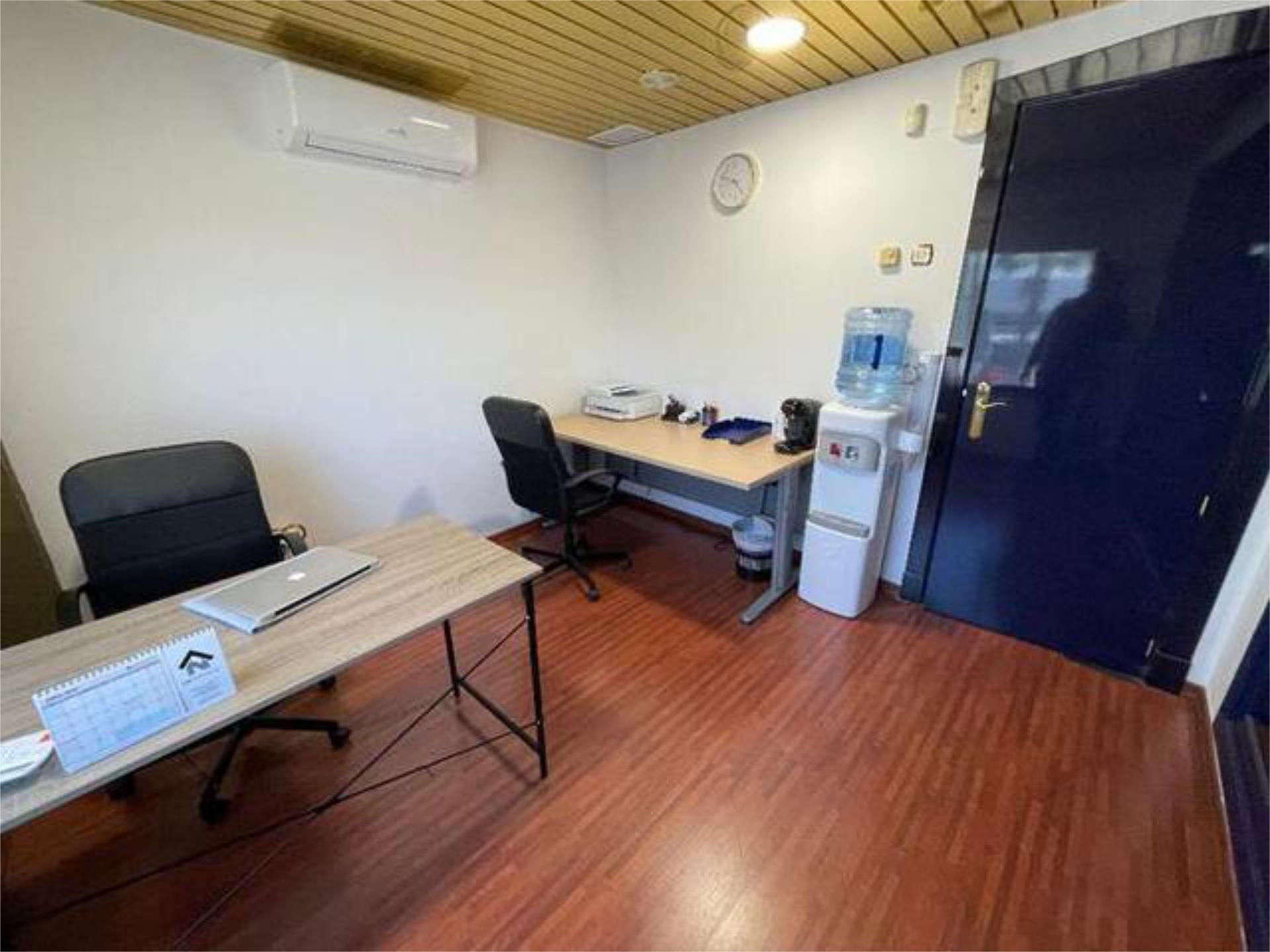 Office to rent in Torrevieja  with Air Conditioner