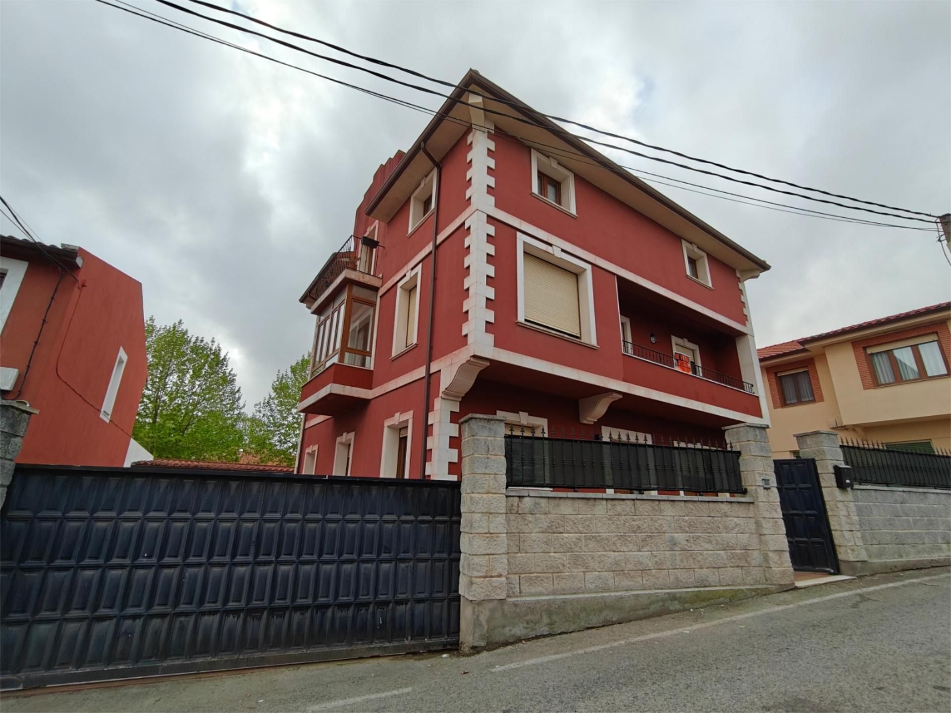 Vista exterior de Casa o xalet en venda en Santander amb Calefacció, Jardí privat i Terrassa