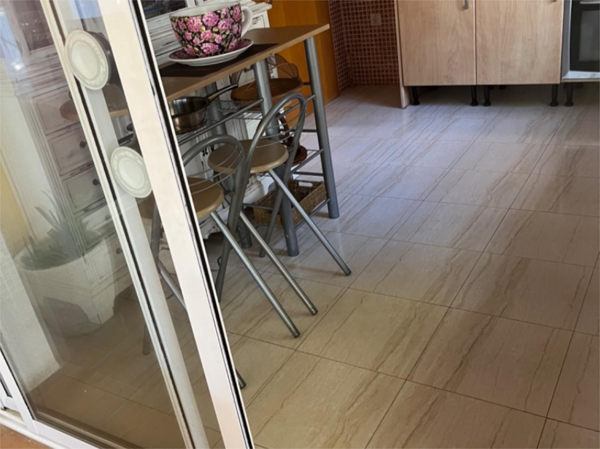 Cuina de Casa o xalet per a compartir en El Vendrell amb Calefacció, Jardí privat i Terrassa