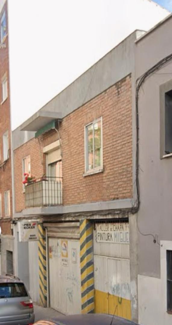 Exterior view of House or chalet for sale in  Madrid Capital  with Air Conditioner, Terrace and Storage room