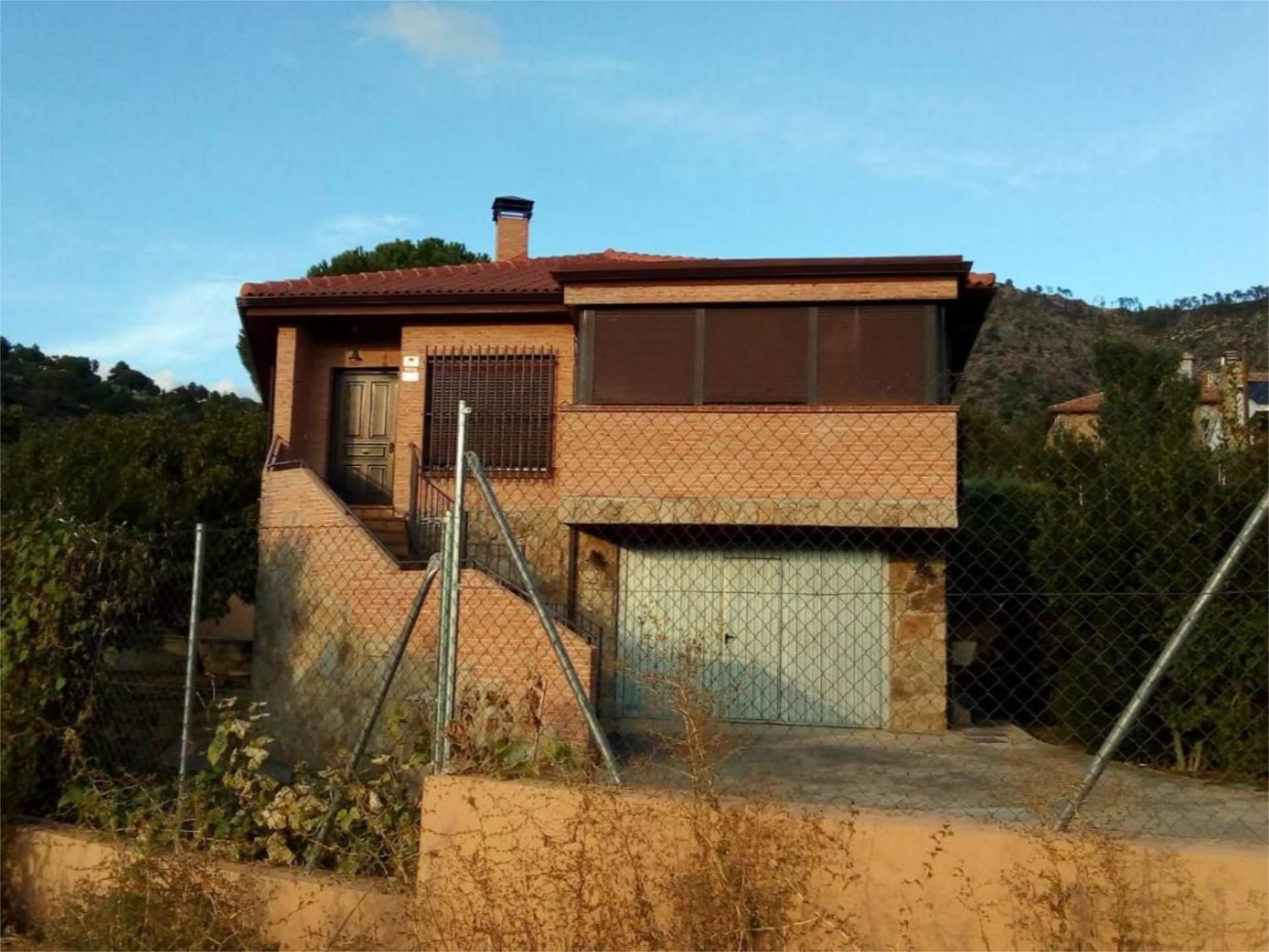 Vista exterior de Casa o xalet en venda en Valdemaqueda amb Aire condicionat, Terrassa i Balcó
