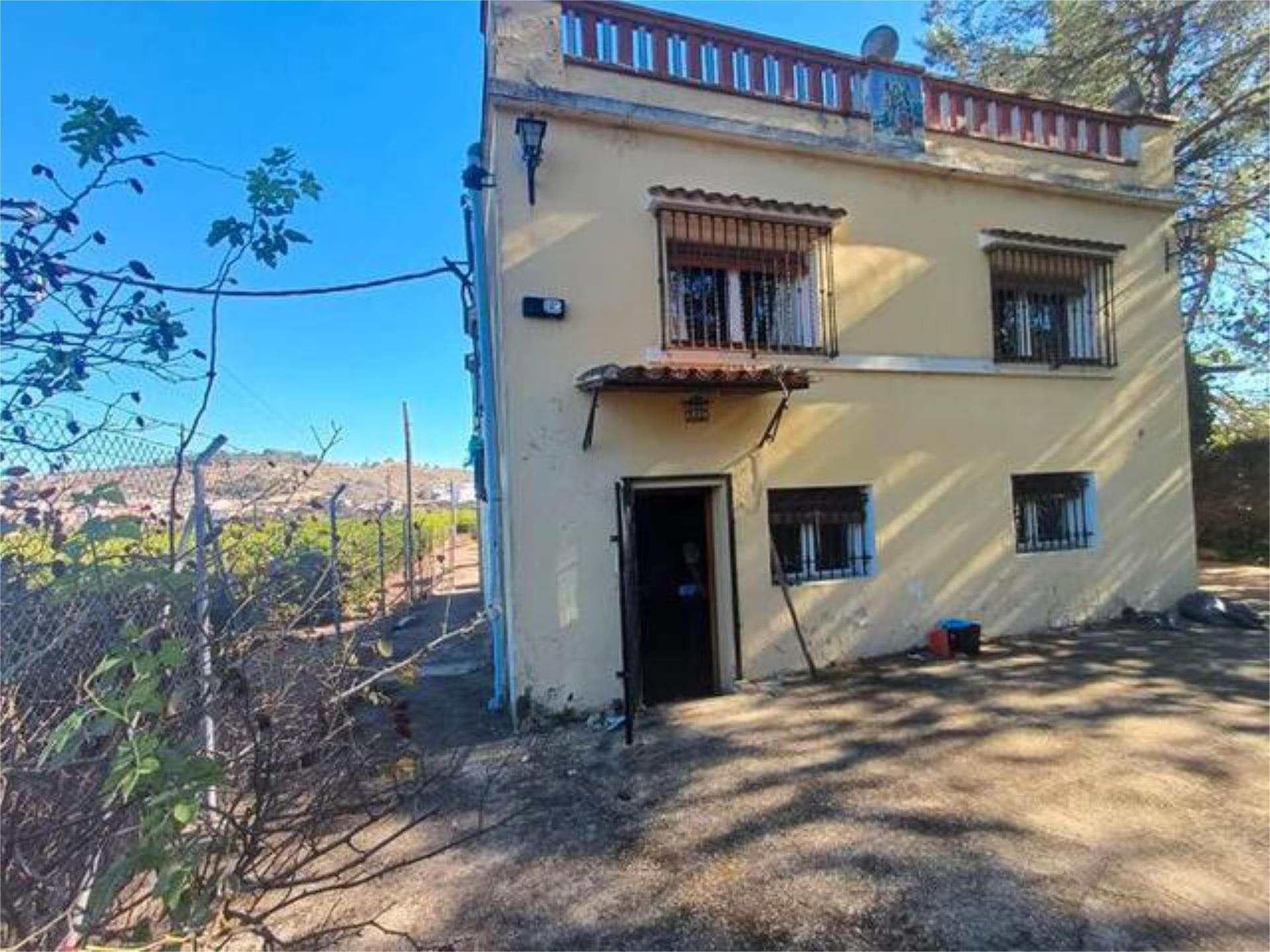 Vista exterior de Casa adosada en venda en Manuel amb Jardí privat, Terrassa i Traster