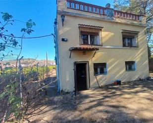 Vista exterior de Casa adosada en venda en Manuel amb Jardí privat, Terrassa i Traster