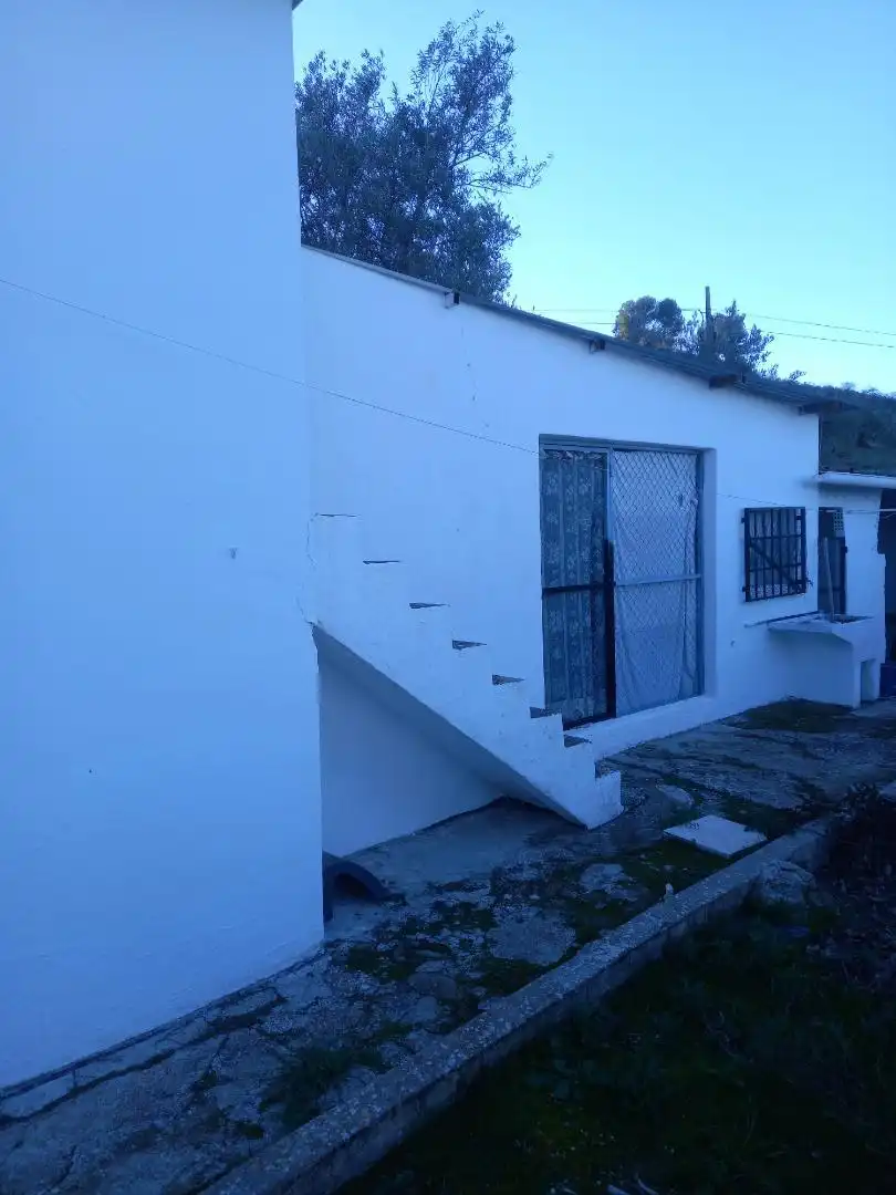 Vista exterior de Casa adosada en venda en Fuente-Tójar amb Jardí privat
