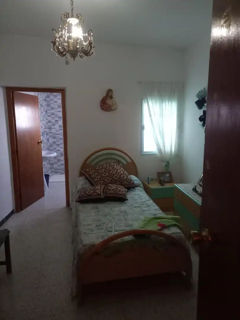 Dormitori de Casa adosada en venda en Fuente-Tójar amb Jardí privat