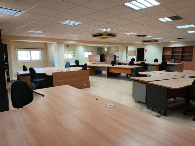 Oficina en Alquiler en Carrer Indústria, 2 en Califòrnia - Santa Madrona