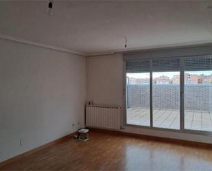 Living room of Flat to rent in Palencia Capital  with Heating, Terrace and Storage room