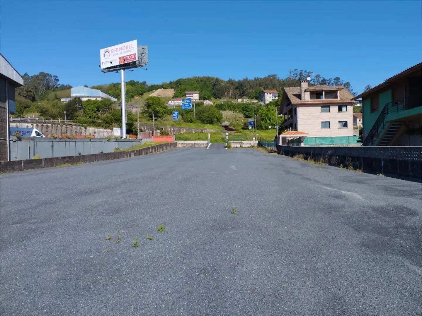 Fabrik Grundstücke zur Miete in Mos Parkplatz von Fabrik Grundstücke zur Miete in Mos