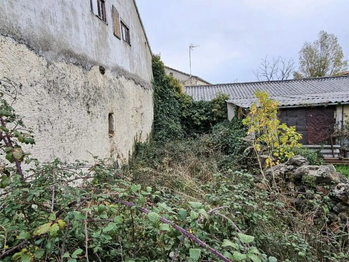 Casa adosada en venda a Calle San Roque, 5, Santo Tomé del Puerto Casa adosada en venda en Santo Tomé del Puerto amb Jardí privat