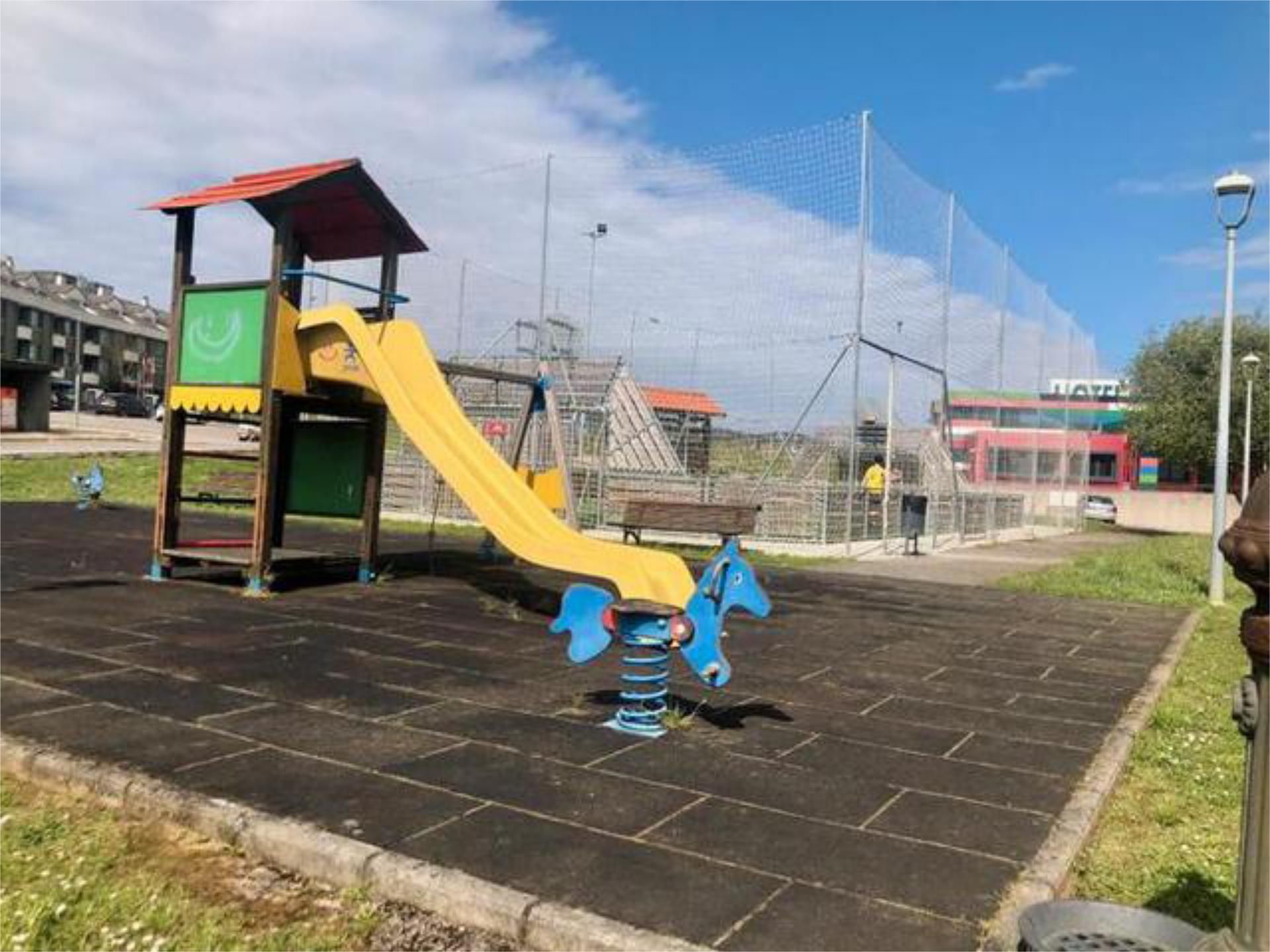 Aparcament de Casa adosada en venda en Piélagos amb Terrassa