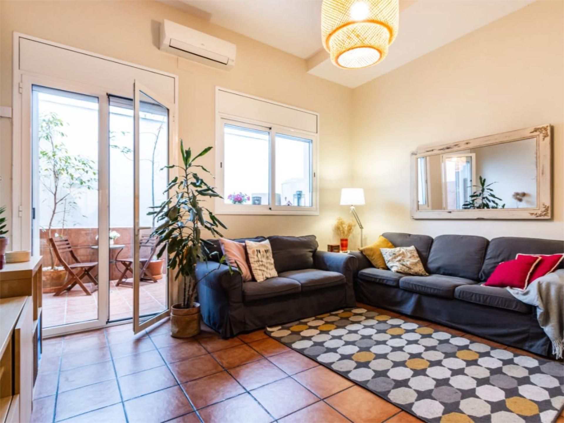 Living room of Single-family semi-detached for sale in Badalona  with Air Conditioner, Terrace and Balcony