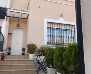Vista exterior de Casa adosada en venda en Ronda amb Terrassa