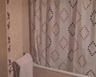 Bathroom of Flat for sale in La Bisbal d'Empordà  with Air Conditioner, Terrace and Swimming Pool