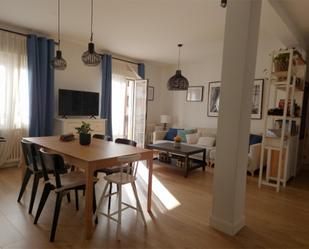 Sala d'estar de Pis en venda en  Madrid Capital amb Moblat i Balcó