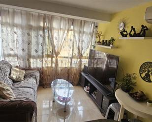 Sala d'estar de Pis en venda en Fuengirola amb Aire condicionat
